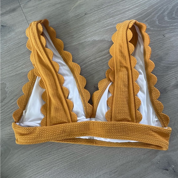 Cupshe Bathing Suit Ruffles - Picture 3 of 3